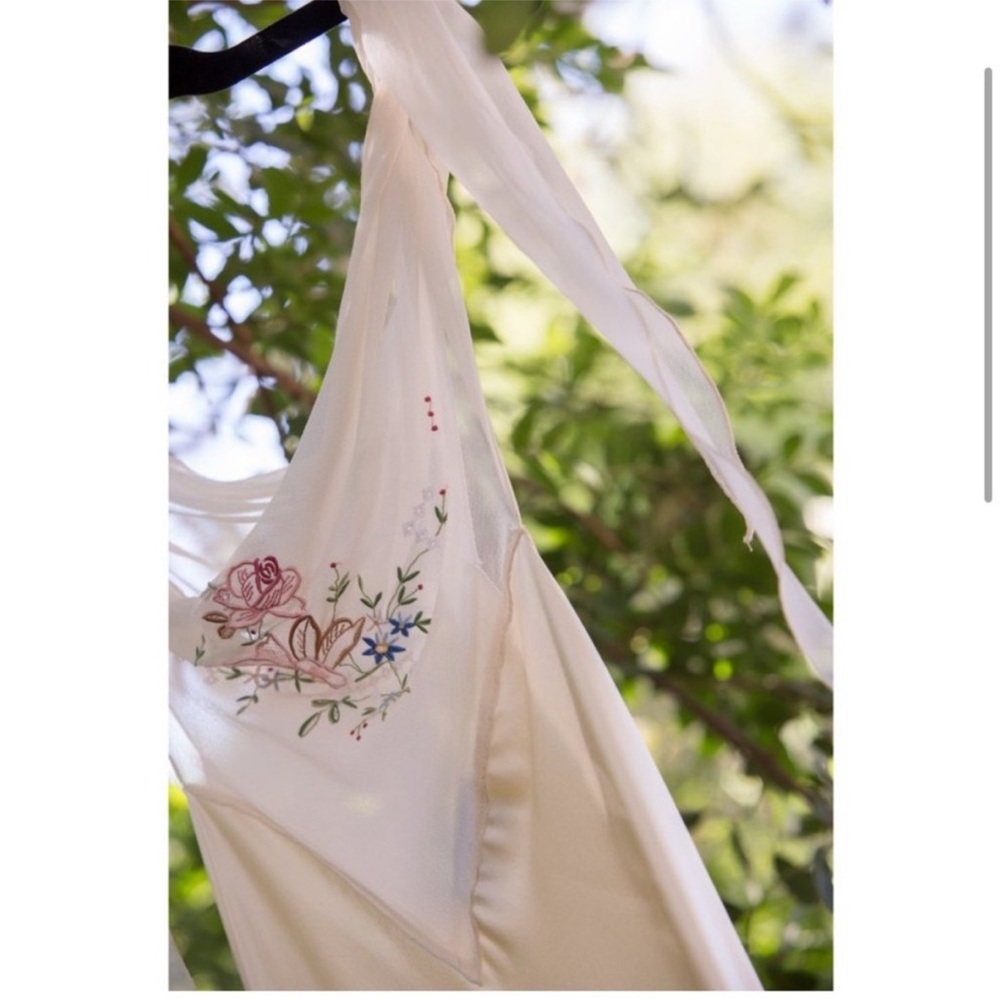Vintage Elegant Cream Floral Embroidered Nightgown 100% silk - Picture 5 of 8